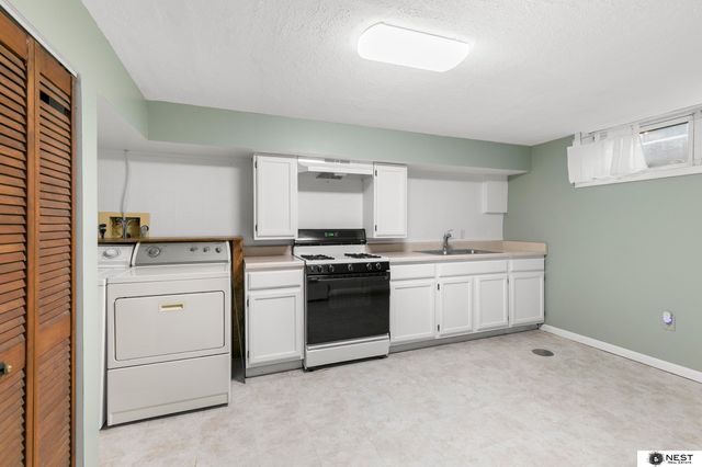 1571 S 48th Street, Lincoln, NE 68506