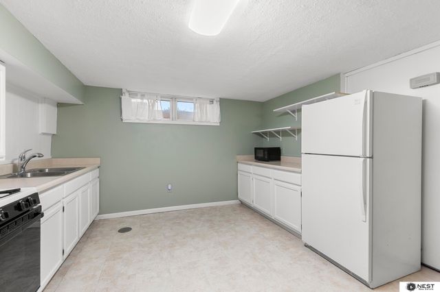 1571 S 48th Street, Lincoln, NE 68506