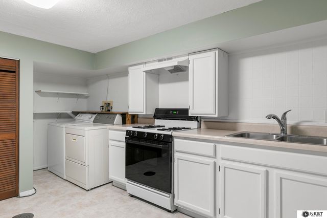 1571 S 48th Street, Lincoln, NE 68506