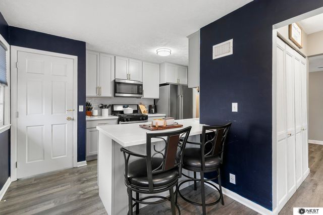 1571 S 48th Street, Lincoln, NE 68506