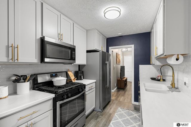 1571 S 48th Street, Lincoln, NE 68506