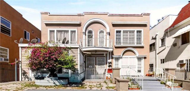 139 S Manhattan 145, Los Angeles, CA 90004