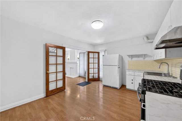 139 S Manhattan 145, Los Angeles, CA 90004