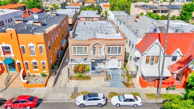 139 S Manhattan 145, Los Angeles, CA 90004