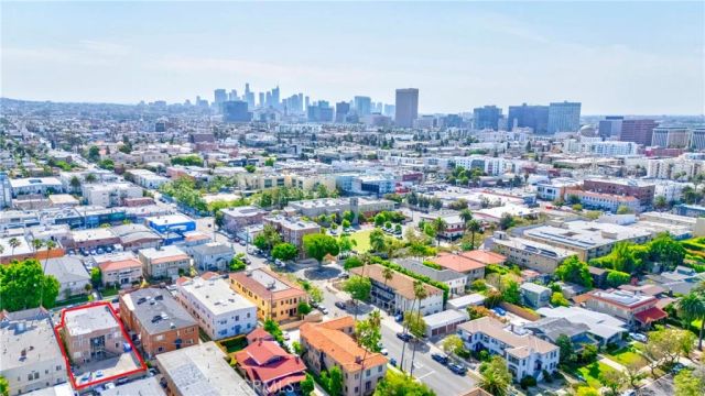 139 S Manhattan 145, Los Angeles, CA 90004