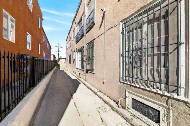 139 S Manhattan 145, Los Angeles, CA 90004