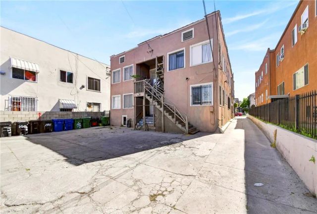 139 S Manhattan 145, Los Angeles, CA 90004