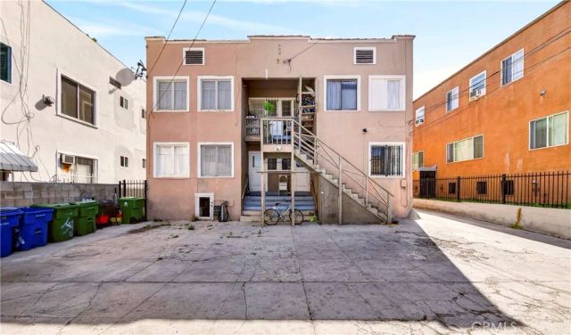 139 S Manhattan 145, Los Angeles, CA 90004