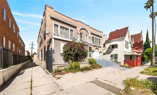 139 S Manhattan 145, Los Angeles, CA 90004
