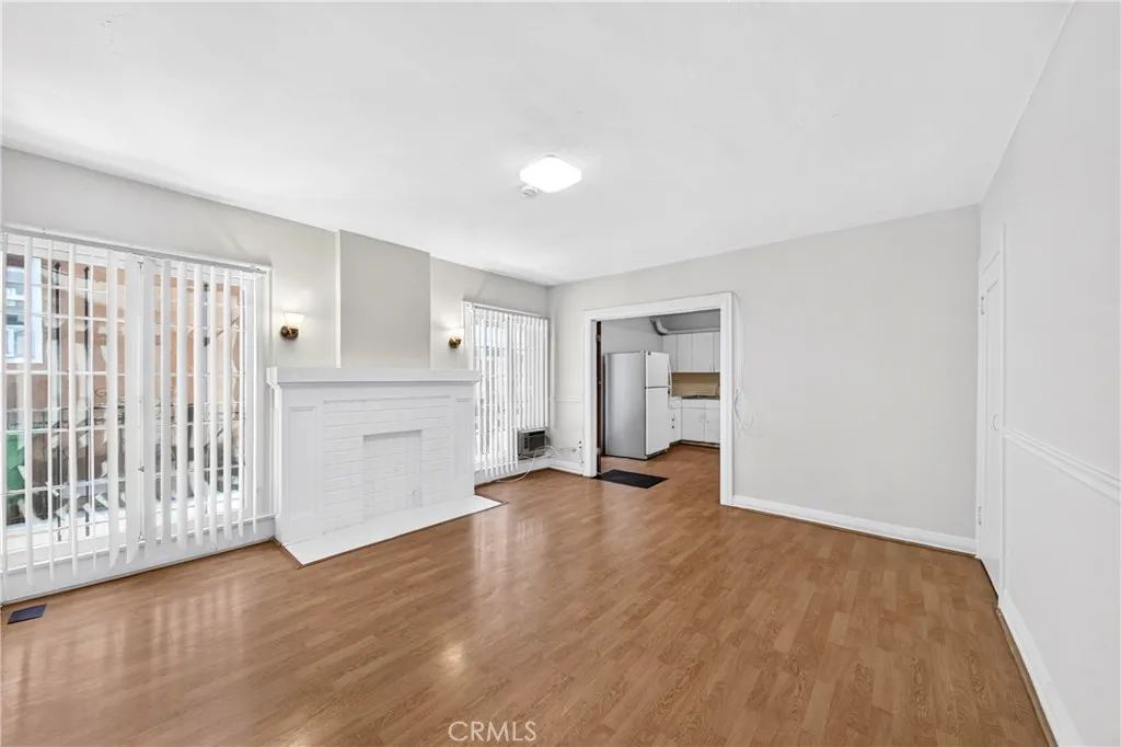 139 S Manhattan 145, Los Angeles, CA 90004
