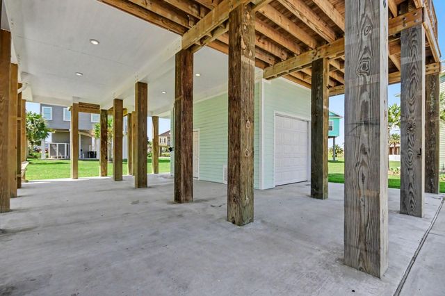 3918 Palmdale Court, Galveston, TX 77554