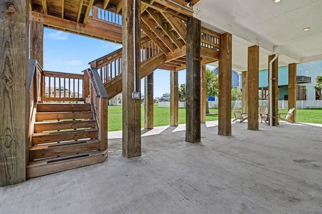3918 Palmdale Court, Galveston, TX 77554