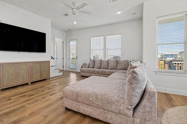 3918 Palmdale Court, Galveston, TX 77554