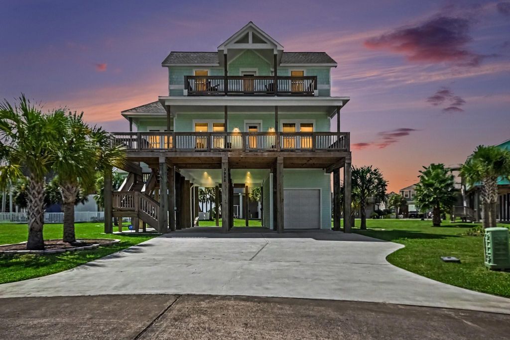 3918 Palmdale Court, Galveston, TX 77554