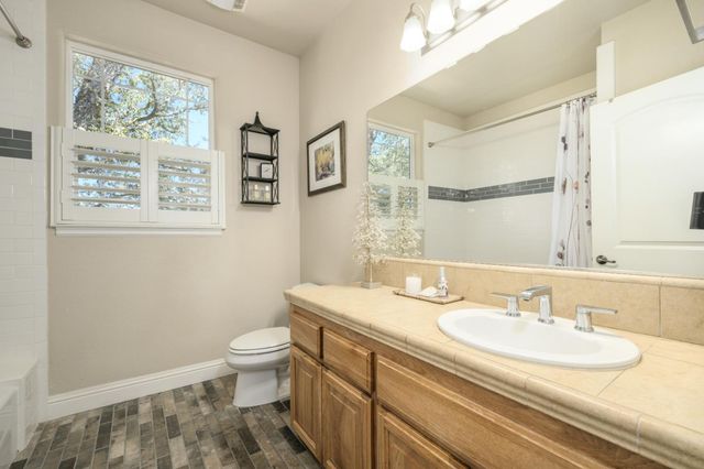 548 Crazy Horse Ct, Cameron Park, CA 95682