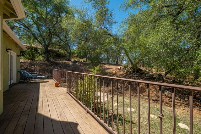 548 Crazy Horse Ct, Cameron Park, CA 95682