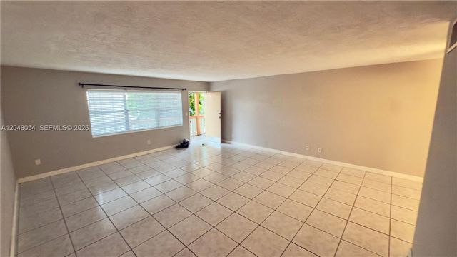 1855 NE 121st St 16, North Miami, FL 33181