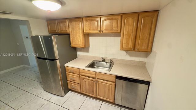 1855 NE 121st St 16, North Miami, FL 33181