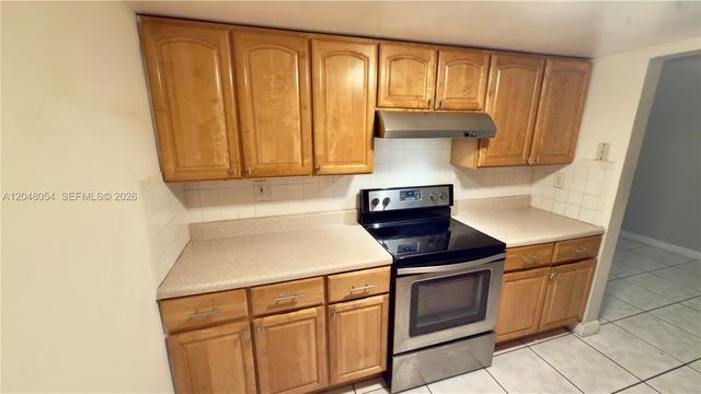1855 NE 121st St 16, North Miami, FL 33181