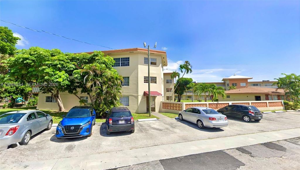 1855 NE 121st St 16, North Miami, FL 33181