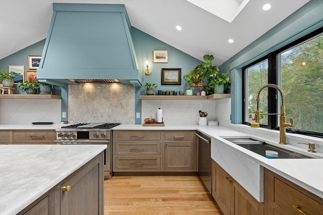 4 Ciaramitaro Ct, Gloucester, MA 01930
