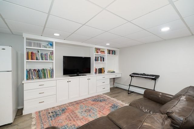 4 Ciaramitaro Ct, Gloucester, MA 01930