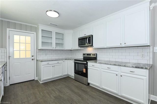 3506 Treeview Lane, Browns Summit, NC 27214