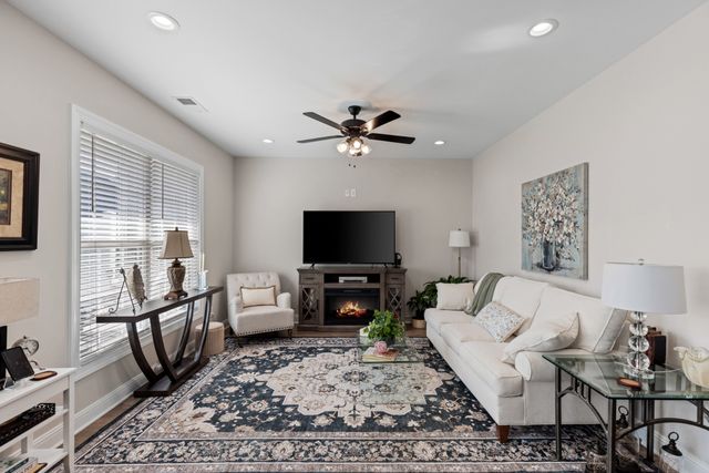 1147 Malinda Ln, Greenbrier, TN 37073