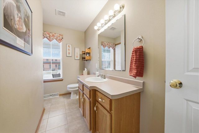 944 Ridgeway CIRCLE, Fredonia, WI 53021