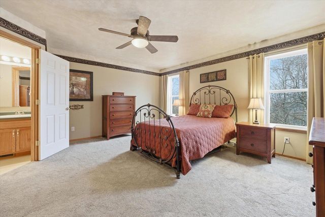 944 Ridgeway CIRCLE, Fredonia, WI 53021