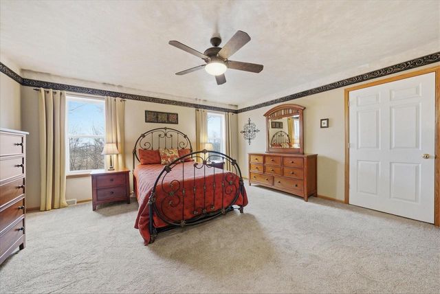 944 Ridgeway CIRCLE, Fredonia, WI 53021