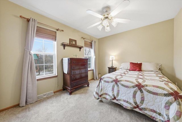 944 Ridgeway CIRCLE, Fredonia, WI 53021