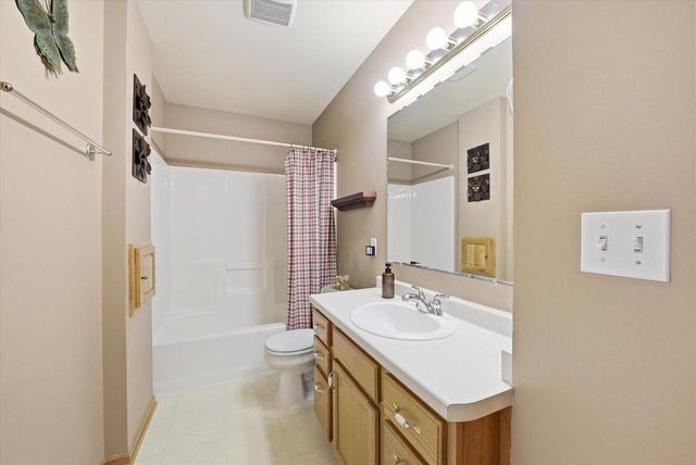 944 Ridgeway CIRCLE, Fredonia, WI 53021