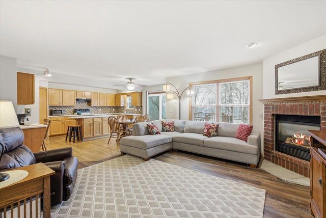 944 Ridgeway CIRCLE, Fredonia, WI 53021