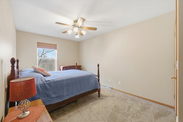 944 Ridgeway CIRCLE, Fredonia, WI 53021