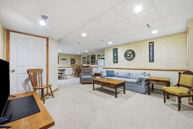 944 Ridgeway CIRCLE, Fredonia, WI 53021