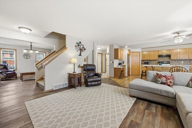 944 Ridgeway CIRCLE, Fredonia, WI 53021