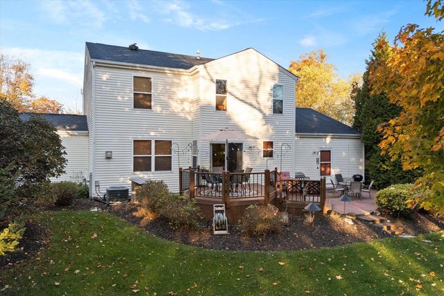 944 Ridgeway CIRCLE, Fredonia, WI 53021