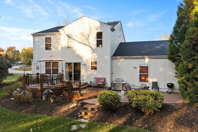 944 Ridgeway CIRCLE, Fredonia, WI 53021