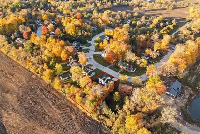 944 Ridgeway CIRCLE, Fredonia, WI 53021