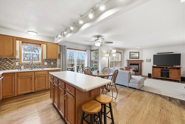 944 Ridgeway CIRCLE, Fredonia, WI 53021