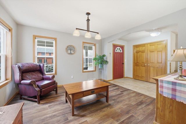 944 Ridgeway CIRCLE, Fredonia, WI 53021