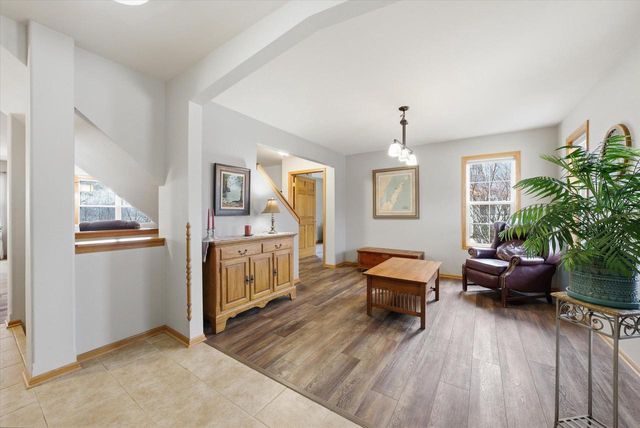 944 Ridgeway CIRCLE, Fredonia, WI 53021