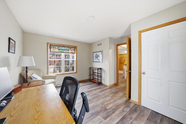 944 Ridgeway CIRCLE, Fredonia, WI 53021