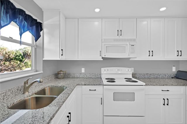 1100 N Ponce De Leon Circle 203, Vero Beach, FL 32960