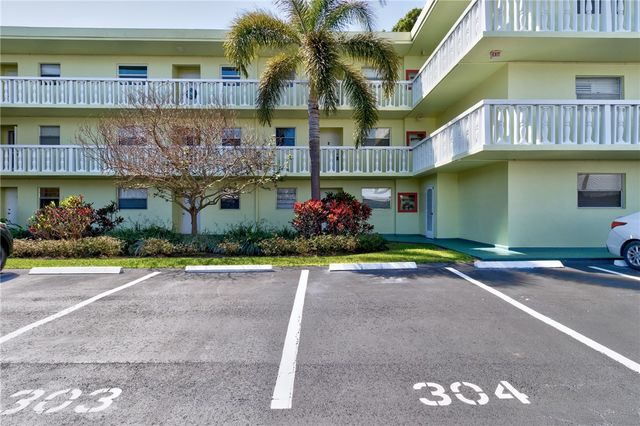 1100 N Ponce De Leon Circle 203, Vero Beach, FL 32960