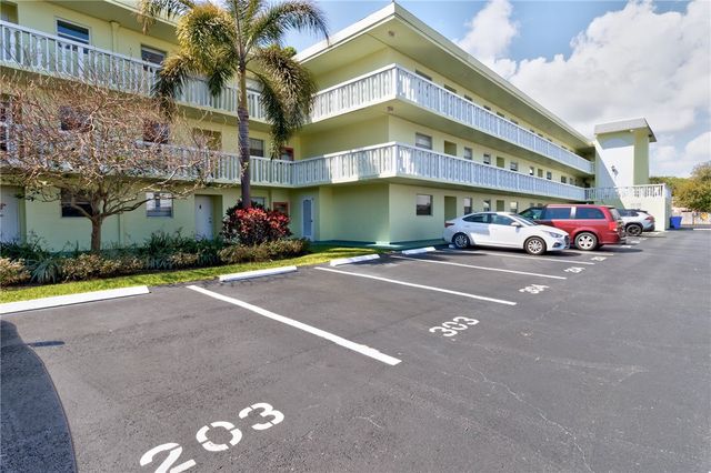 1100 N Ponce De Leon Circle 203, Vero Beach, FL 32960