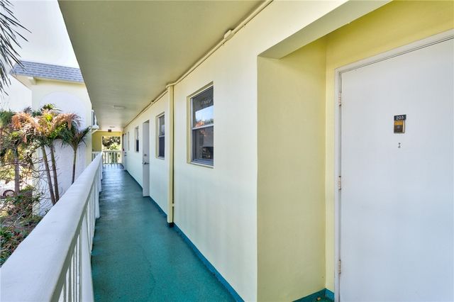 1100 N Ponce De Leon Circle 203, Vero Beach, FL 32960