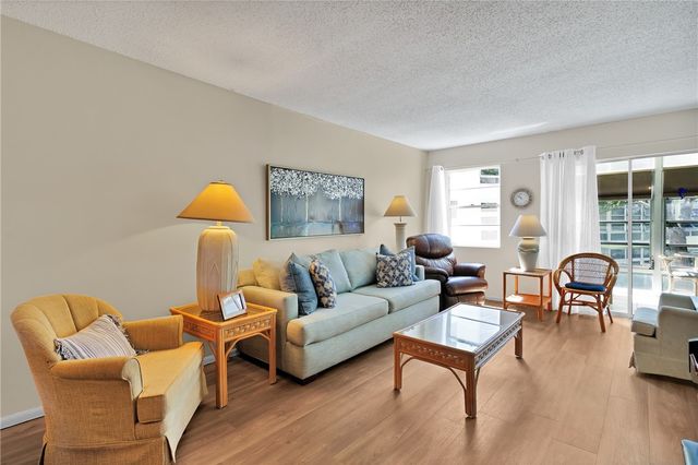 1100 N Ponce De Leon Circle 203, Vero Beach, FL 32960