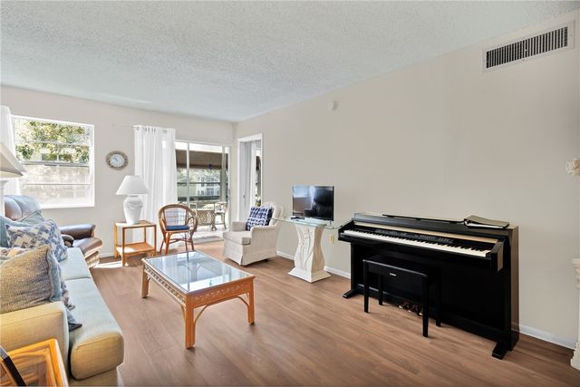 1100 N Ponce De Leon Circle 203, Vero Beach, FL 32960